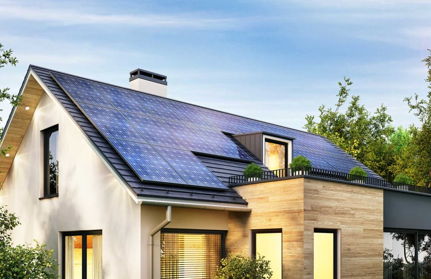 Modernes Haus mit Photovoltaik auf dem Dach